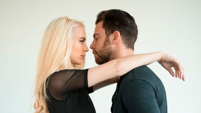 La glorieuse Lana Sharapova - bande-annonce au lit - Erotica X