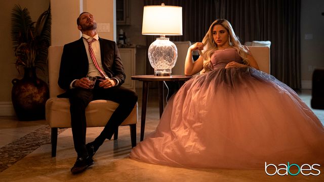 L'extravagante Abella Danger - clip blonde - Babes