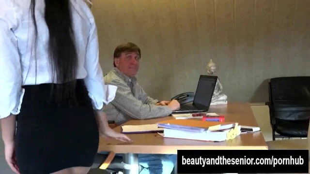 Film pipe de la flatteuse Bella 