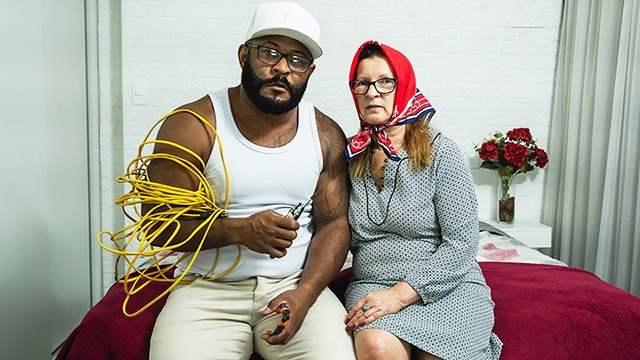 Gatinha em fetiche trailer no Only Taboo