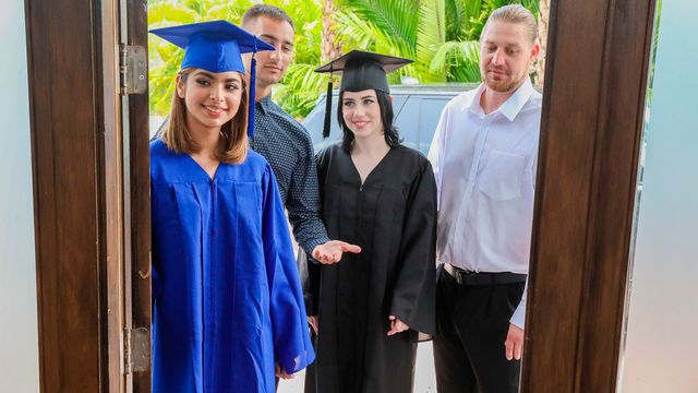 Hazel Heart und Remi Jones in Seitenfick Trailer von Daughter Swap