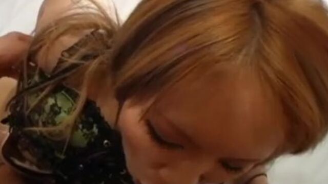 Affascinante Hitomi partecipa in trailer intimo