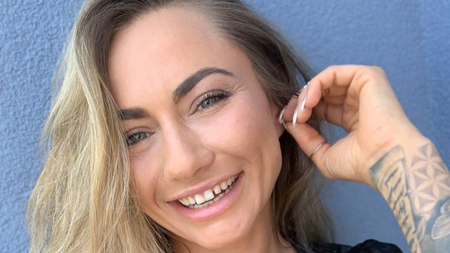 Feliz Michaela Isizzu - brincando com tetas gravação - Fakehub Originals