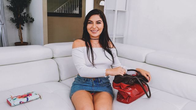 खिलौने क्रिया Twistys से चुदाई की भूखी Keira Croft के साथ