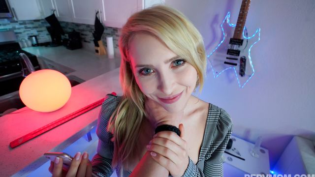 Perv Mom presenta riprese primo piano con Alix Lynx