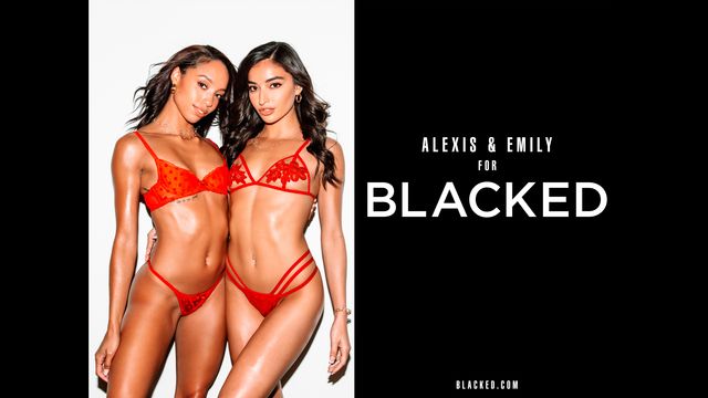 Vidéo de baiser et lécher avec la tape-à-l'œil Emily Willis et Alexis Tae de Blacked.Com