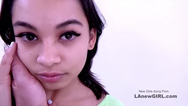 Pornografía de la cautivante pareja de chupando pollas 