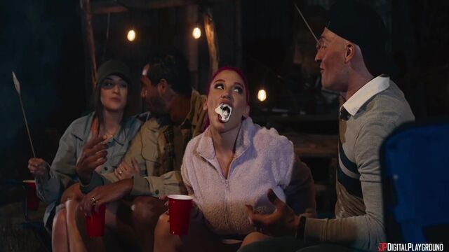 Mira tráiler con la impactante Aubree Valentine y Anna Claire Clouds