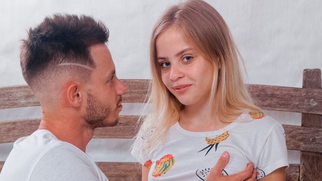 Monica A dans scène jeunette de Raw Couples