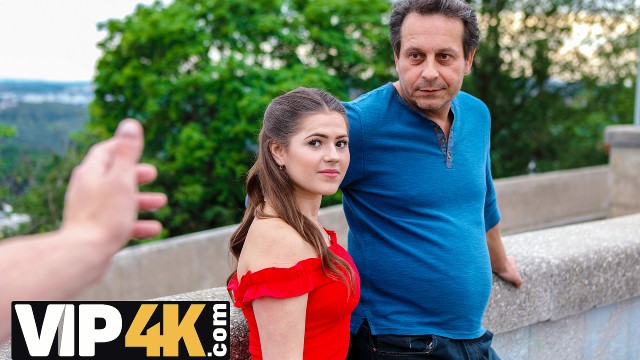 Pick up sex with flirtatious Serina Gomez from Hunt4k