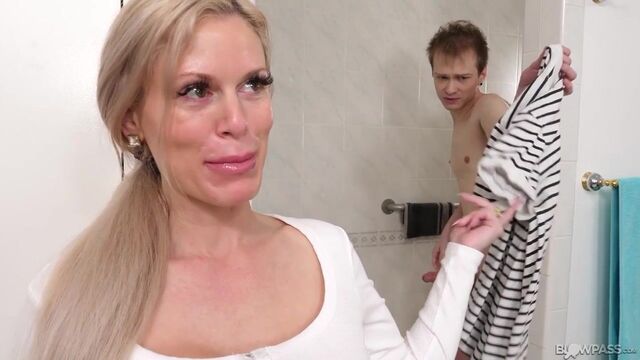 Sensibile Noname partecipa in film gola profonda