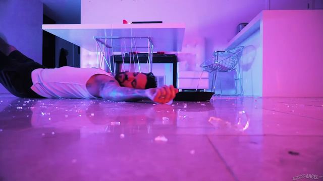 Assista cena da plástica Joanna Angel