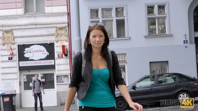 पीओवी क्रिया Hunt4k से फुसला बिल्ली के साथ