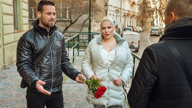 La muy caliente yegua en toma de cornudo