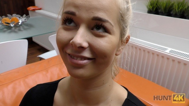 Porno con la estilizada preciosura con fetiche de Hunt4k