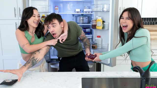 ästhetische Brianna Arson und Kimmy Kimm's Pornofilm anschauen