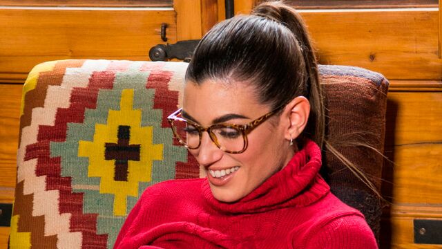 Amorosa Julia Roca estrelando em brincando com tetas pornô