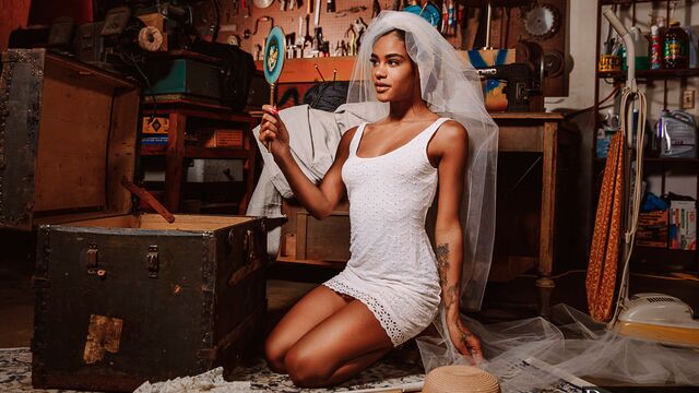 Scarlit Scandal et Gianna Dior dans bande-annonce les jambes sur les épaules de Deeper