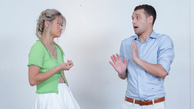 Little Asians präsentiert Sofia Su's Beine auf Schultern XXX-Clip