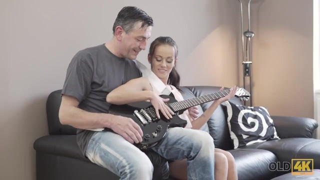 Old4k apresenta morena delícia da gatinha