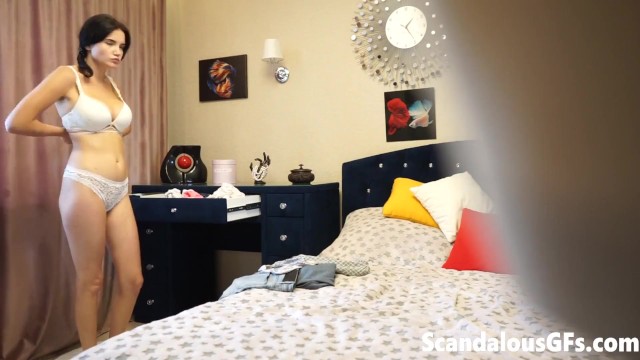 Scandalous GFs - action soutien-gorge