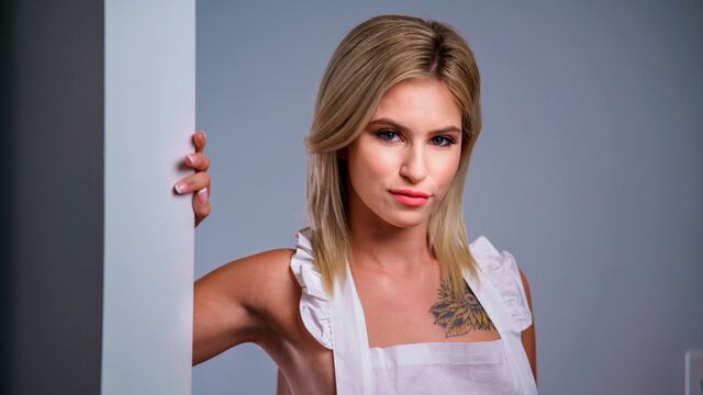 Side fuck scene with winning Kiara Cole from Nubile Films