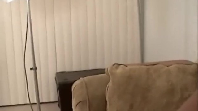 Madame dans clip jeunette de Young Teenie Blacks