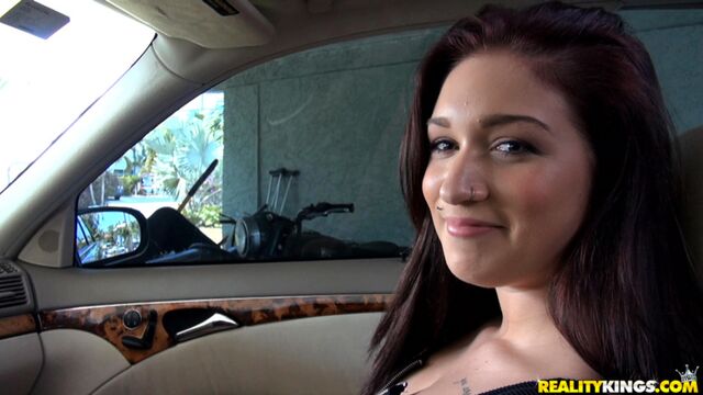 Naiomi Mae में मौखिक ट्रेलर Street BlowJobs द्वारा