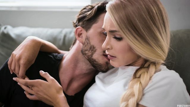 Pure Taboo प्रस्तुत करता है Sarah Vandella और Emma Hix का बिग गांड xxx