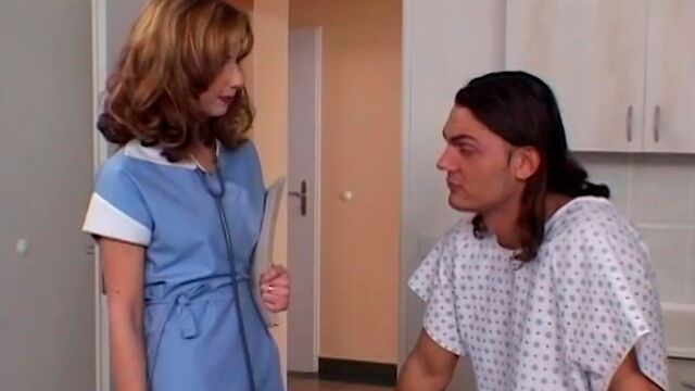 पल्च्रिटुडिनस Julie का फुटेज देखें