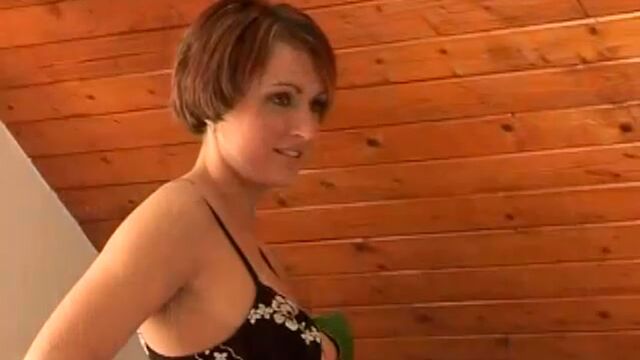 La noble  Noname - xxx de en el sofá - Czech First Video