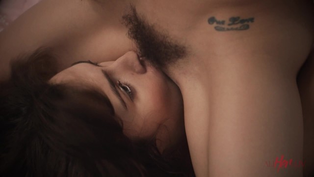 अप्रतिरोध्य Spencer और Freya का किशोर वीडियो