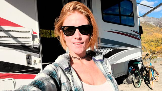 Oscenità milf con Katie e Lana