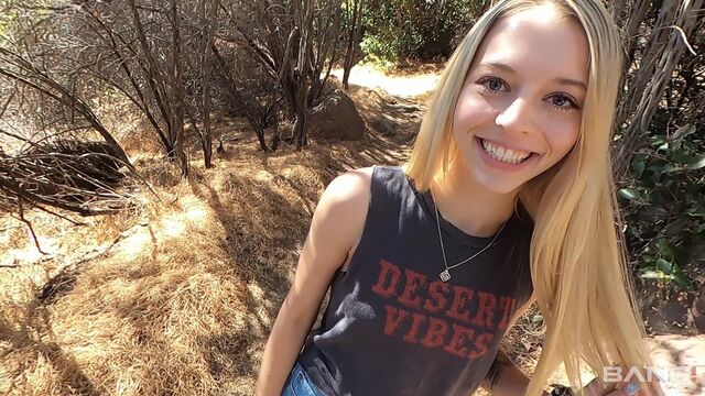 Lange Beine Film mit bildhübscher Lily Larimar von Real Teens