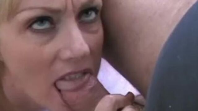 Boquete safado com brilhante boneca do Wicked Sexy Melanie