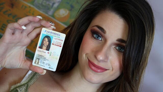 Assista ação da radiante Jayde Symz