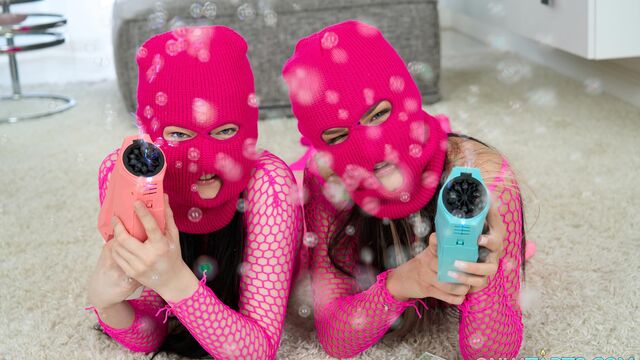 La passionnée Emily First - action grosse queue - OnlyTarts