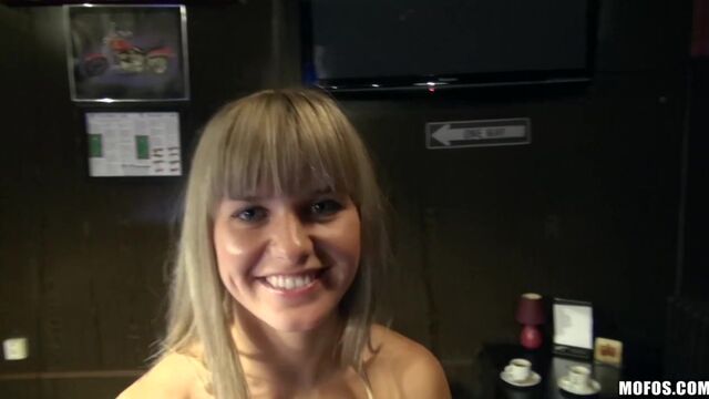 अश्लील Bella Baby - कुत्ते शैली अश्लील - Mofos