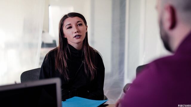 La perverse Maya Woulfe - bande-annonce pipe - Pure Taboo