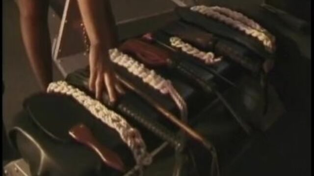 Erotic Female Domination presenta video bondage con traditrice