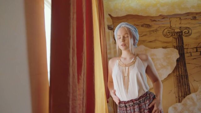 डरपोक  Nikki Hill - छूना वीडियो - MetArt X