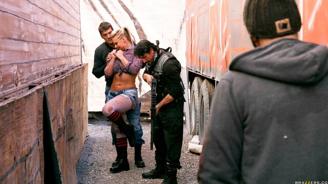 पक्का Peta और Phoenix का लंबे पैर ट्रेलर