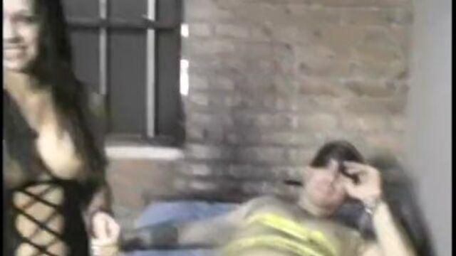 Invitante Vanessa Lane partecipa in trailer intervista