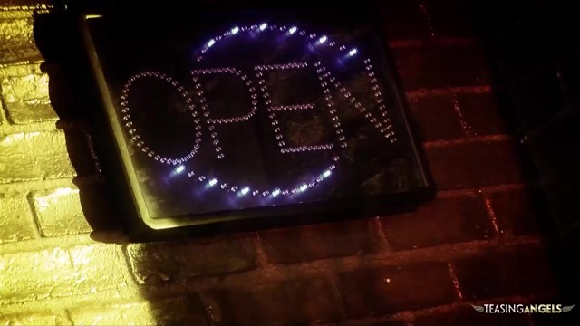 Appetibile gattina - xxx tacchi alti - Teasing Angels