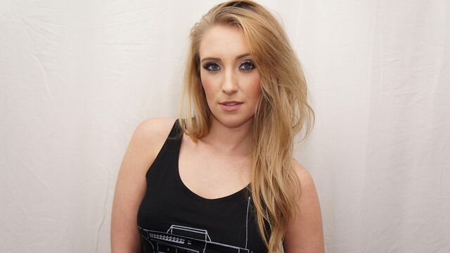 Harley Jade en escena de entrevista de Mygf