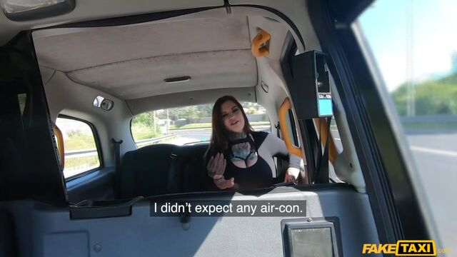 La explosiva Sabien DeMonia - vídeo de garganta profunda - Fake Taxi