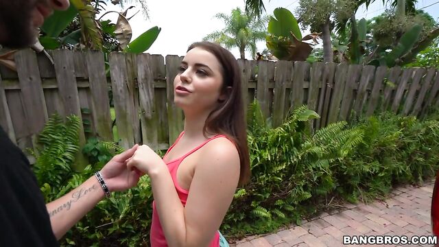 Astuta Kylie Quinn partecipa in trailer cowgirl al contrario