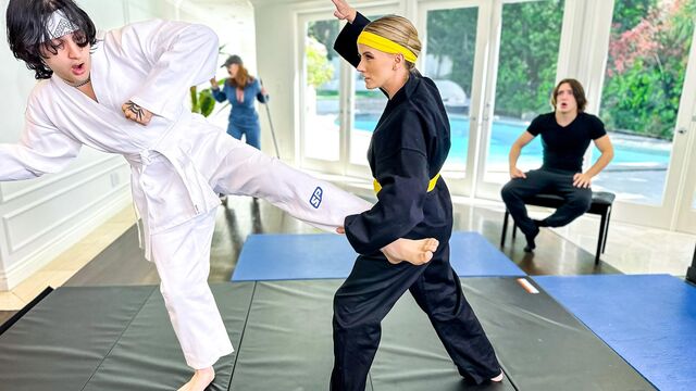 Anal Mom présente porno longues jambes de Dee Williams et Pristine Edge