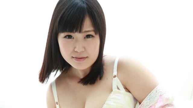 Clip de estilo perrito protagonizado por la afrodisíaca Mayu Kawai