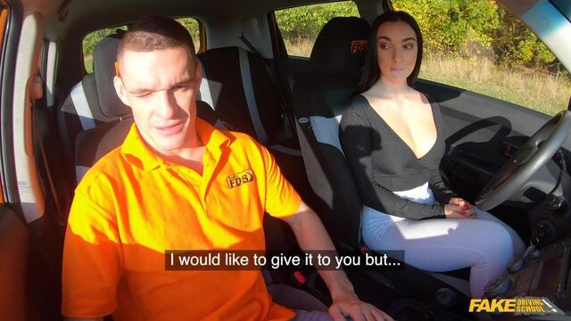 Fake Driving School presenta xxx con las piernas largas de Lady Gang